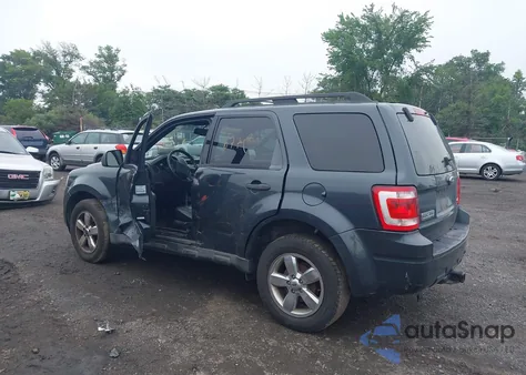 2009 Ford Escape Xlt z USA, uszkodzony, nr VIN 1FMCU93G19KA87676